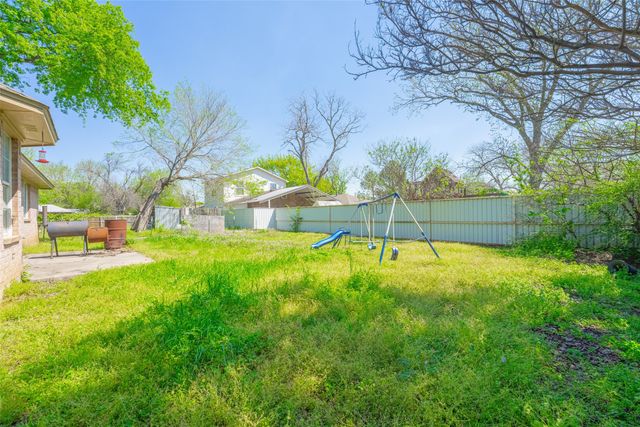 604 N Cherry Street, Aubrey, TX 76227