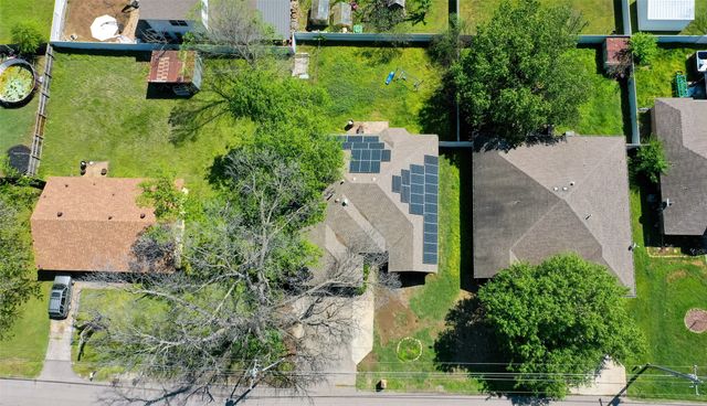 604 N Cherry Street, Aubrey, TX 76227