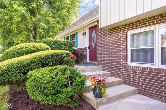 2924 Fox Pointe Drive, Columbus, IN 47203