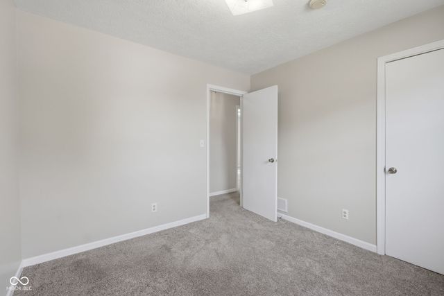 2924 Fox Pointe Drive, Columbus, IN 47203