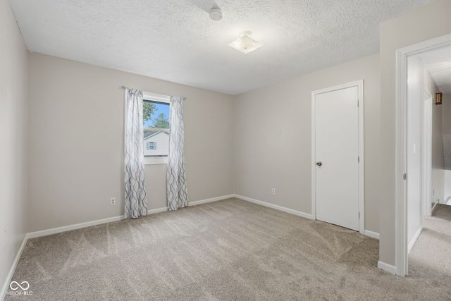 2924 Fox Pointe Drive, Columbus, IN 47203
