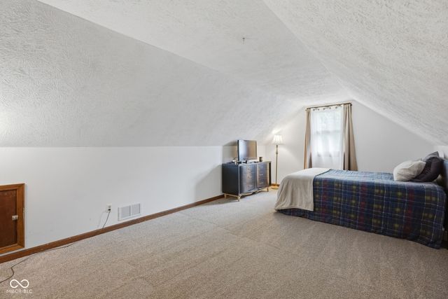 2924 Fox Pointe Drive, Columbus, IN 47203