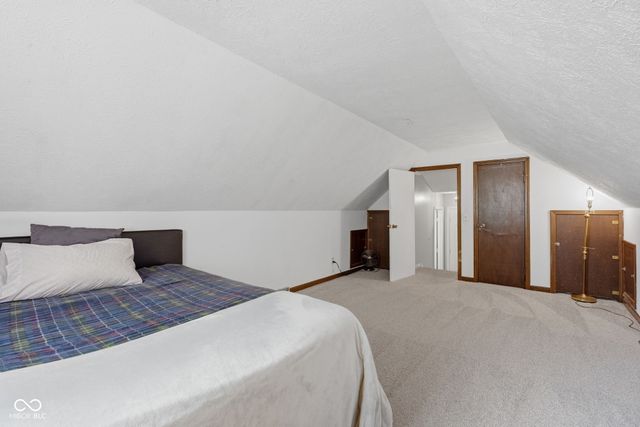 2924 Fox Pointe Drive, Columbus, IN 47203