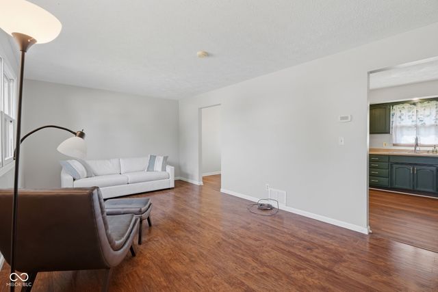 2924 Fox Pointe Drive, Columbus, IN 47203