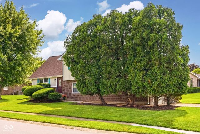 2924 Fox Pointe Drive, Columbus, IN 47203
