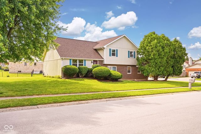 2924 Fox Pointe Drive, Columbus, IN 47203