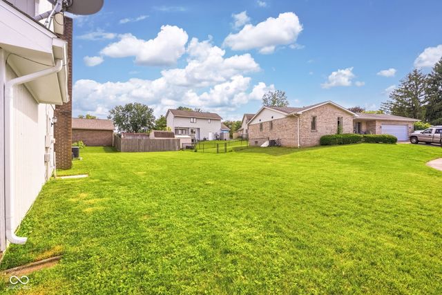 2924 Fox Pointe Drive, Columbus, IN 47203