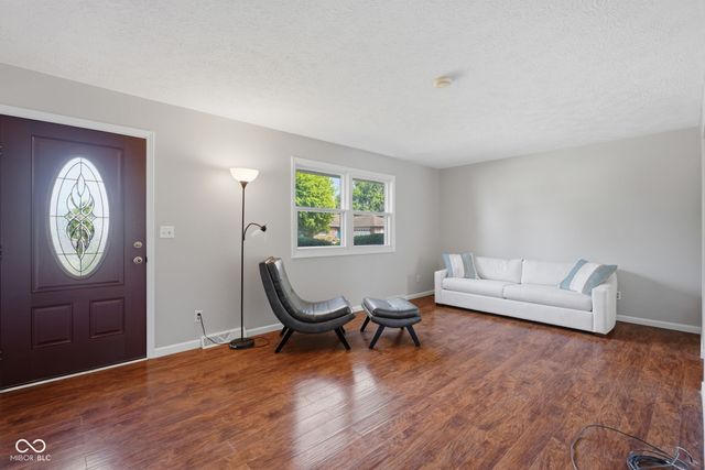 2924 Fox Pointe Drive, Columbus, IN 47203