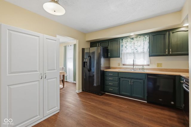 2924 Fox Pointe Drive, Columbus, IN 47203