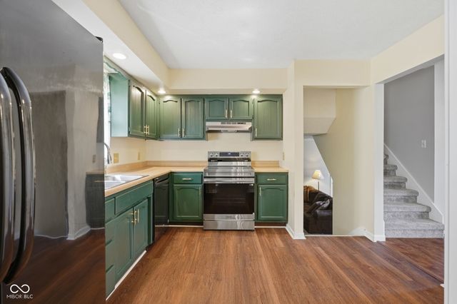 2924 Fox Pointe Drive, Columbus, IN 47203
