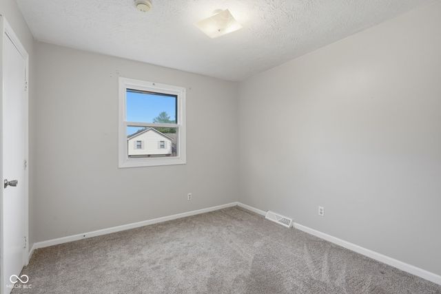 2924 Fox Pointe Drive, Columbus, IN 47203