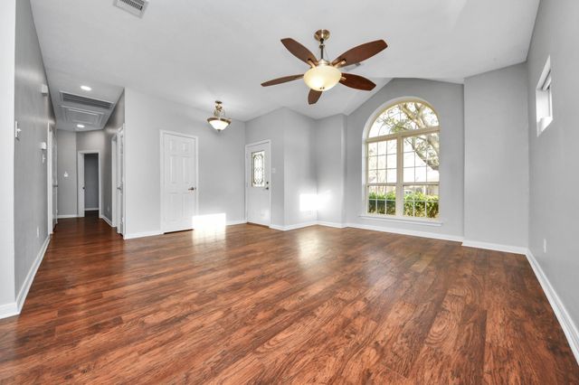 1945 Dorothy Lane, Sealy, TX 77474