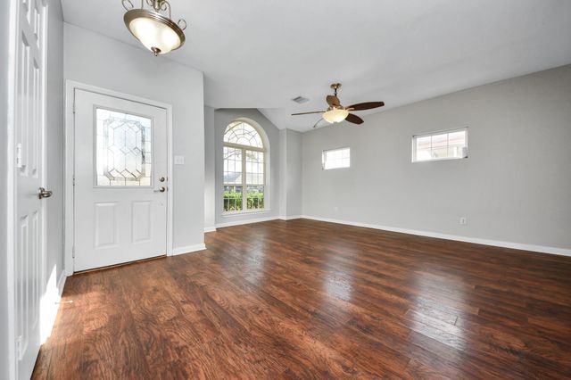 1945 Dorothy Lane, Sealy, TX 77474