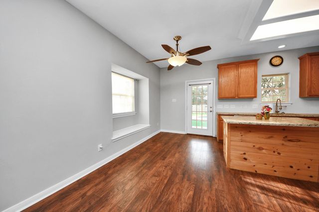 1945 Dorothy Lane, Sealy, TX 77474