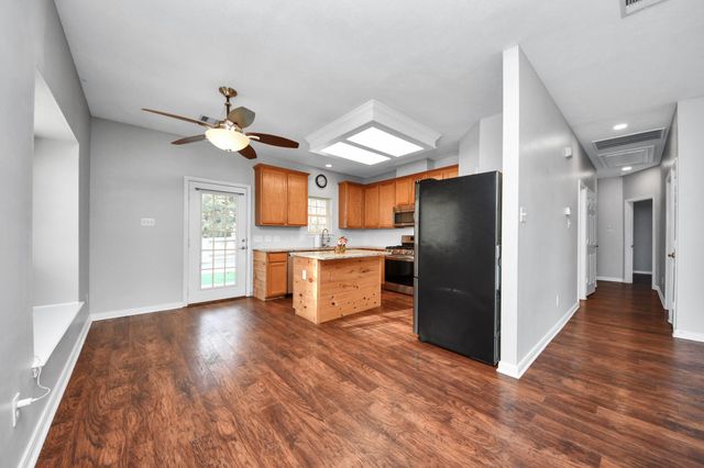 1945 Dorothy Lane, Sealy, TX 77474