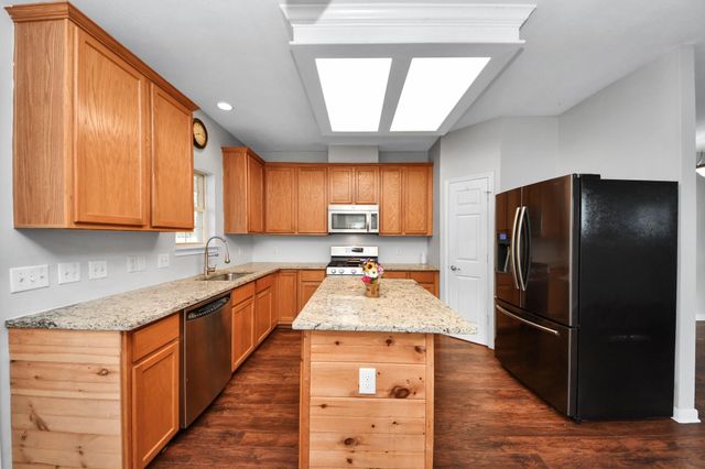 1945 Dorothy Lane, Sealy, TX 77474