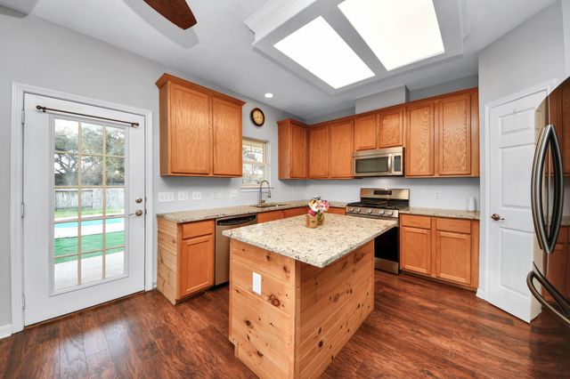 1945 Dorothy Lane, Sealy, TX 77474