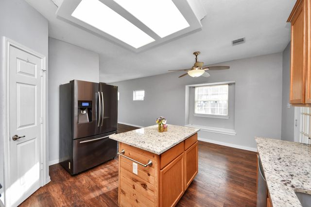 1945 Dorothy Lane, Sealy, TX 77474