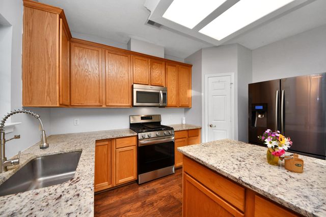 1945 Dorothy Lane, Sealy, TX 77474