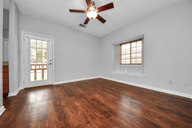 1945 Dorothy Lane, Sealy, TX 77474