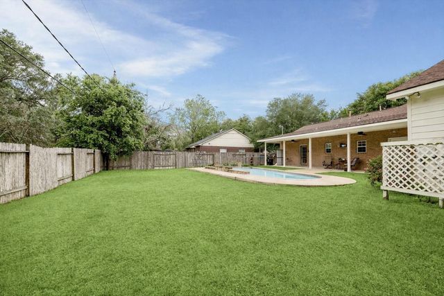 1945 Dorothy Lane, Sealy, TX 77474