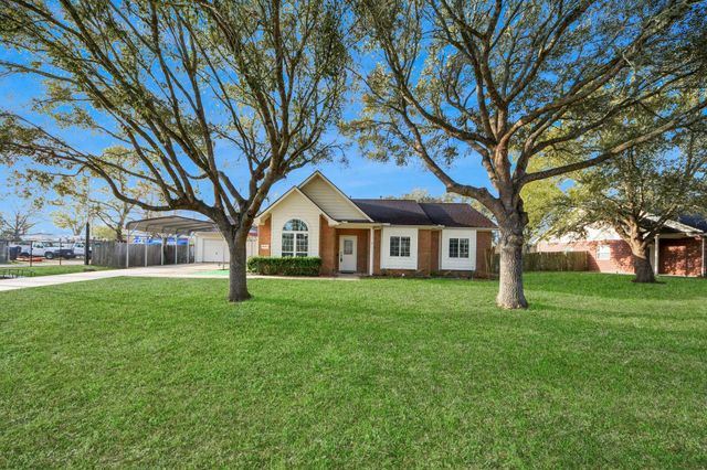 1945 Dorothy Lane, Sealy, TX 77474