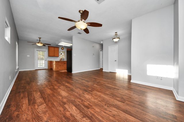 1945 Dorothy Lane, Sealy, TX 77474