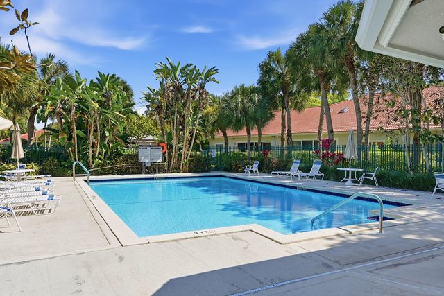 4115 Carriage Drive P2, Pompano Beach, FL 33069
