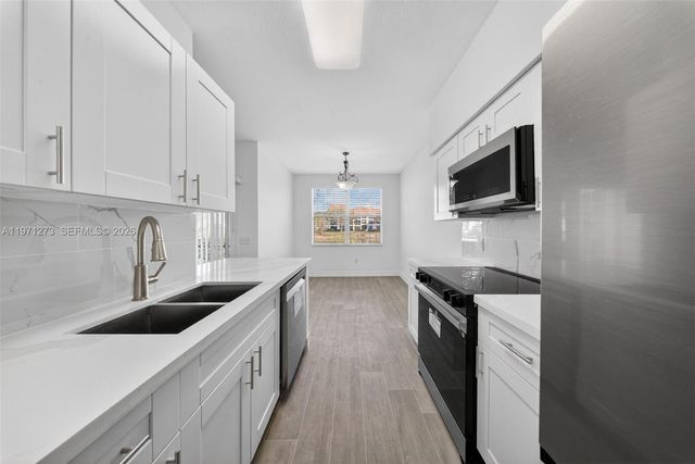 7925 Preserve Cir 316, Naples, FL 34119