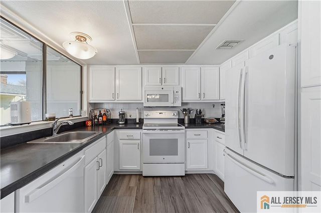 21 Celtis Plaza 21B, Monroe, NJ 08831