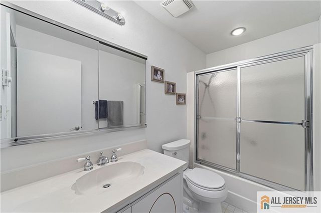 21 Celtis Plaza 21B, Monroe, NJ 08831