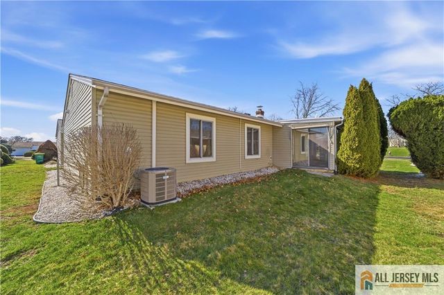 21 Celtis Plaza 21B, Monroe, NJ 08831