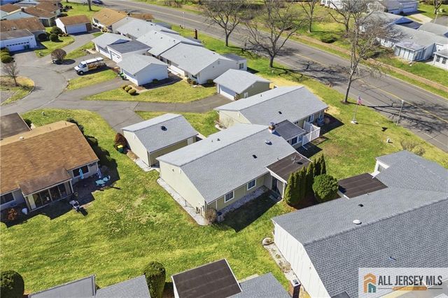 21 Celtis Plaza 21B, Monroe, NJ 08831