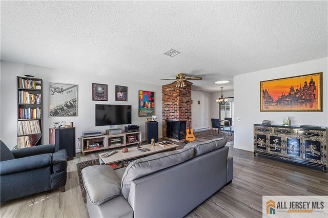 21 Celtis Plaza 21B, Monroe, NJ 08831