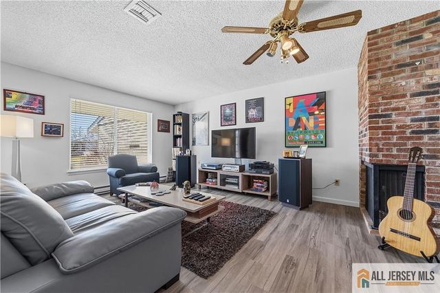 21 Celtis Plaza 21B, Monroe, NJ 08831