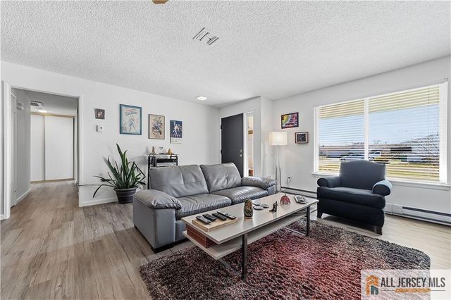 21 Celtis Plaza 21B, Monroe, NJ 08831