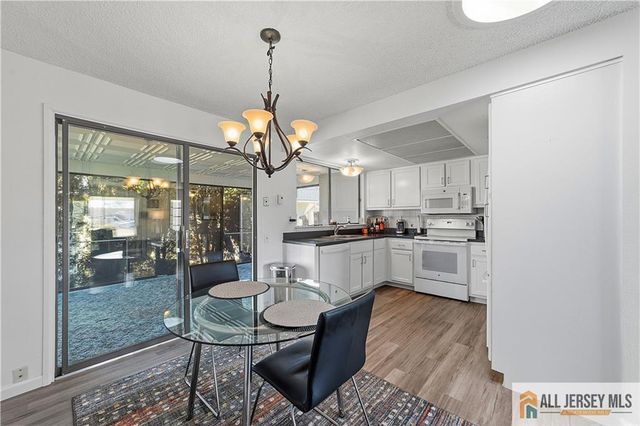 21 Celtis Plaza 21B, Monroe, NJ 08831