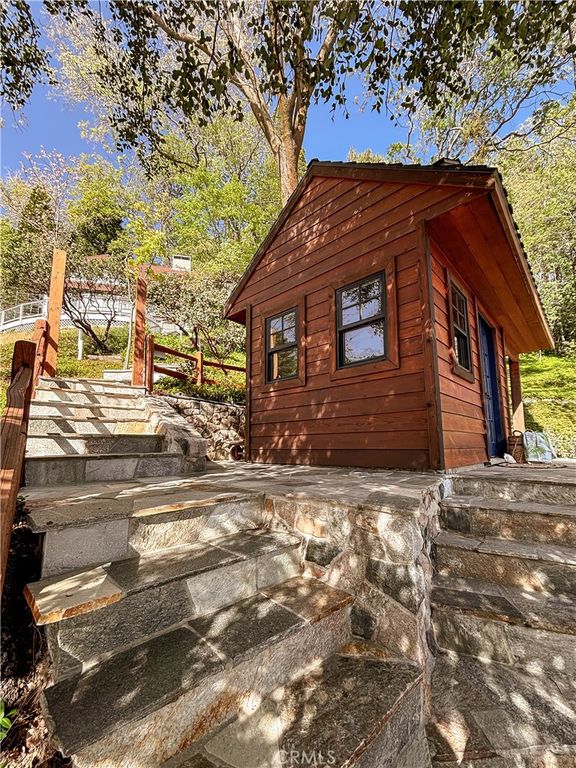 Image 19 of property listing at 406 N406B, Lake Arrowhead, CA 92352