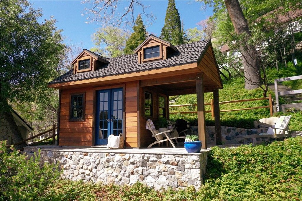 Image 2 of property listing at 406 N406B, Lake Arrowhead, CA 92352