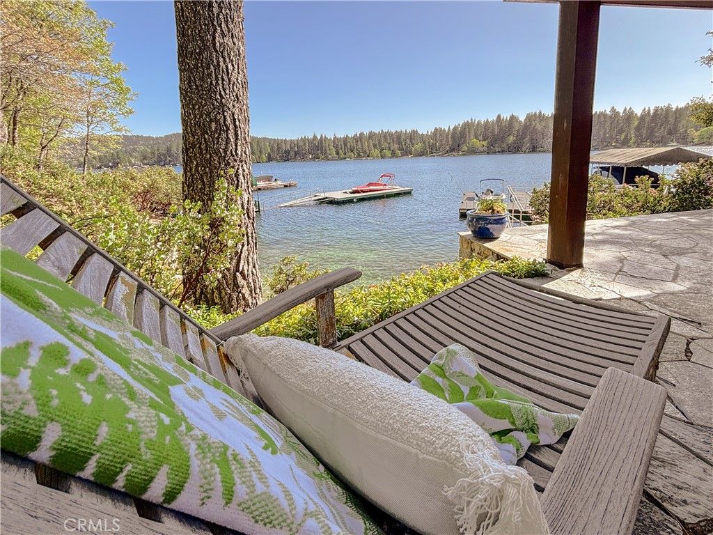 Image 3 of property listing at 406 N406B, Lake Arrowhead, CA 92352