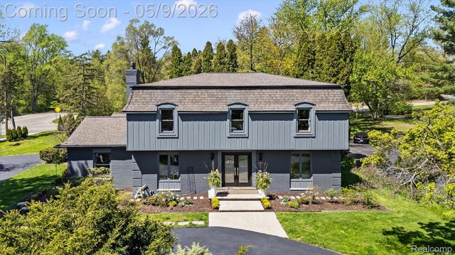 25080 Glynholm Court, Bloomfield Charter Township, MI 48301