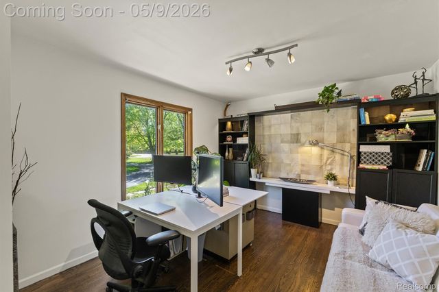 25080 Glynholm Court, Bloomfield Charter Township, MI 48301