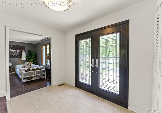 25080 Glynholm Court, Bloomfield Charter Township, MI 48301