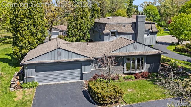 25080 Glynholm Court, Bloomfield Charter Township, MI 48301