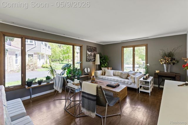 25080 Glynholm Court, Bloomfield Charter Township, MI 48301