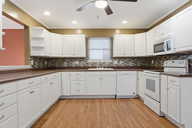 14331 ONTARIO DR, Hallsville, MO 65255