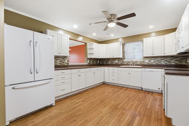 14331 ONTARIO DR, Hallsville, MO 65255