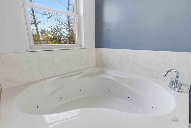 14331 ONTARIO DR, Hallsville, MO 65255