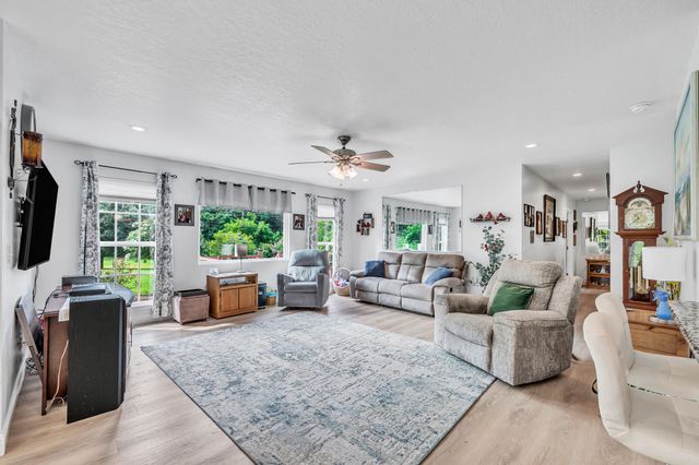 605 E Farrell Street, Niota, TN 37826