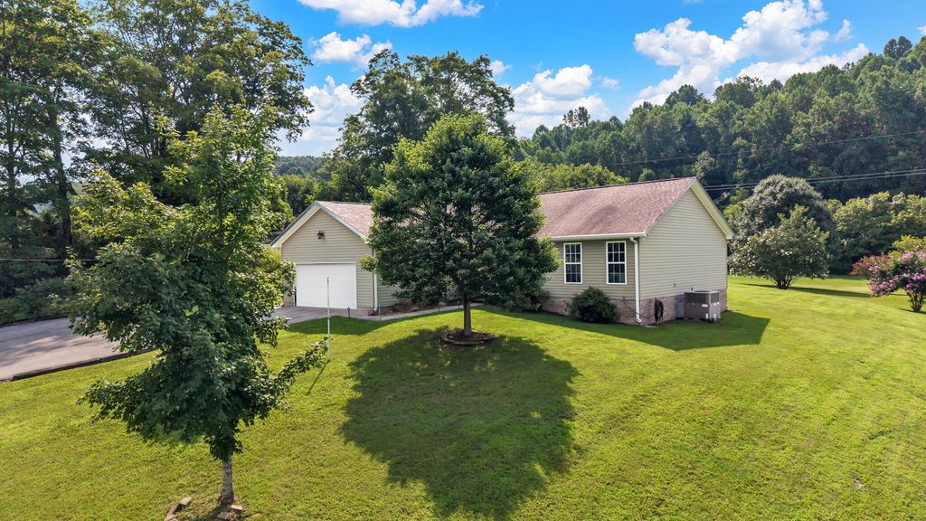 605 E Farrell Street, Niota, TN 37826